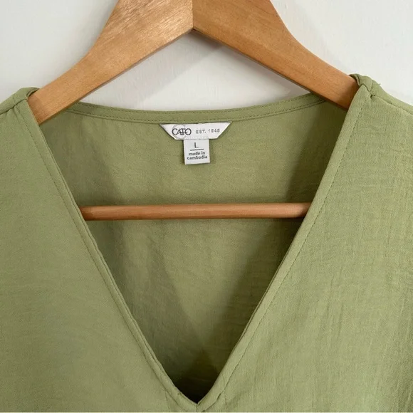 Cato Women’s Short Sleeve Blouse V-Neck Tie Front Lightweight Green Large - Picture 3 of 6